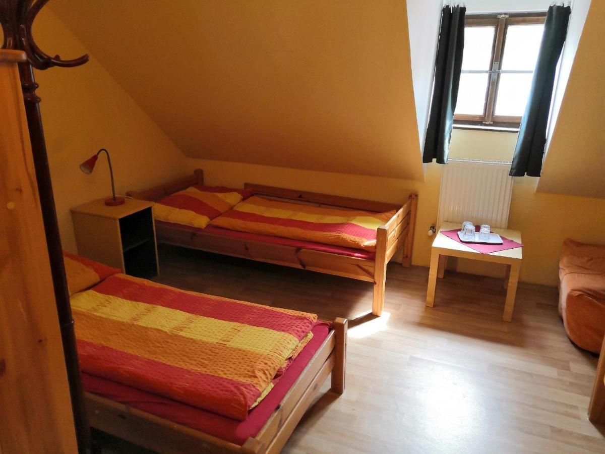 Hostel Skautsky Dom Banska Stiavnica Ngoại thất bức ảnh
