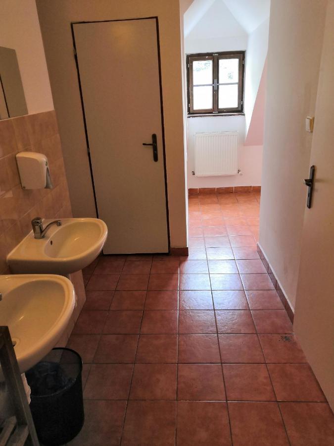 Hostel Skautsky Dom Banska Stiavnica Ngoại thất bức ảnh